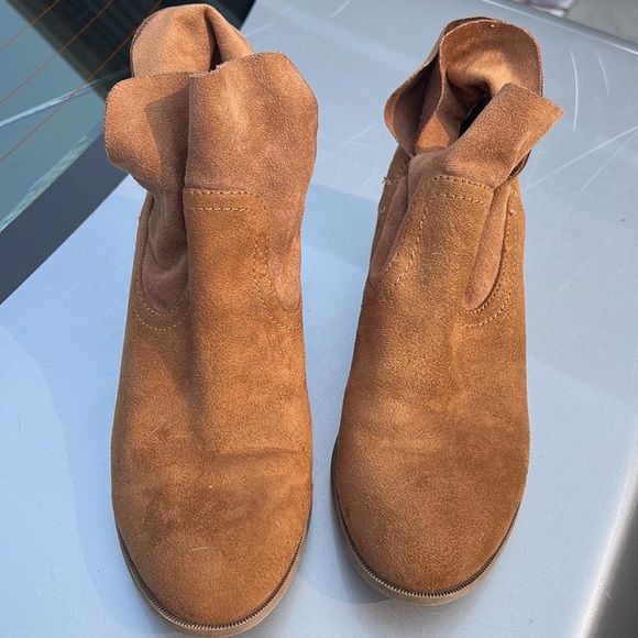 Rock & Candy tan suede ankle boots size 8.5 - Picture 2 of 9
